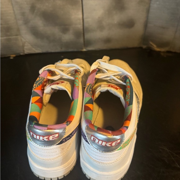 Nike Kids White Multicolor Sneakers size 7 - Picture 2 of 6